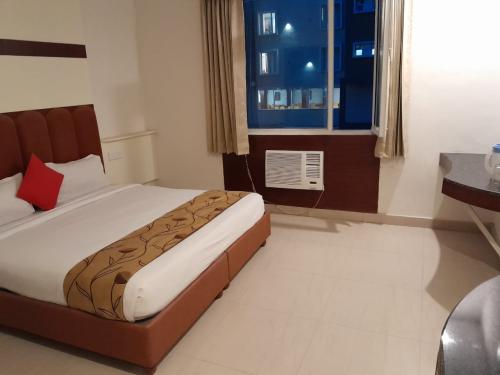 whatsapp-image-2025-03-08-at-3